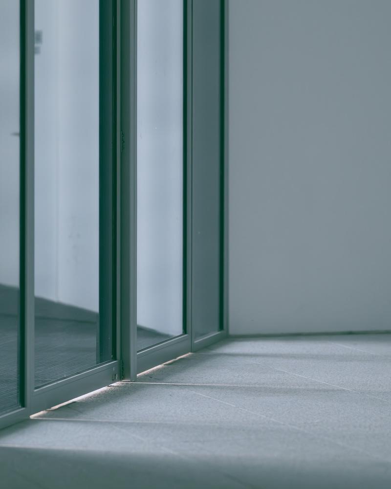 An empty, freshly cleaned room with a sliding glass door.